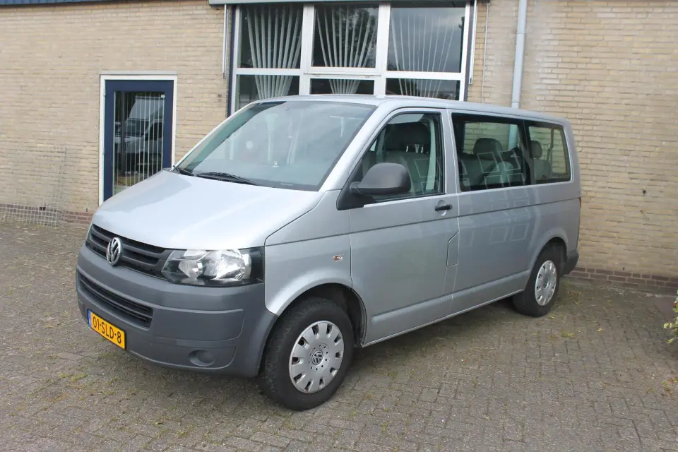 Volkswagen Transporter 9-persoons kort huren bij Caron Verhuur