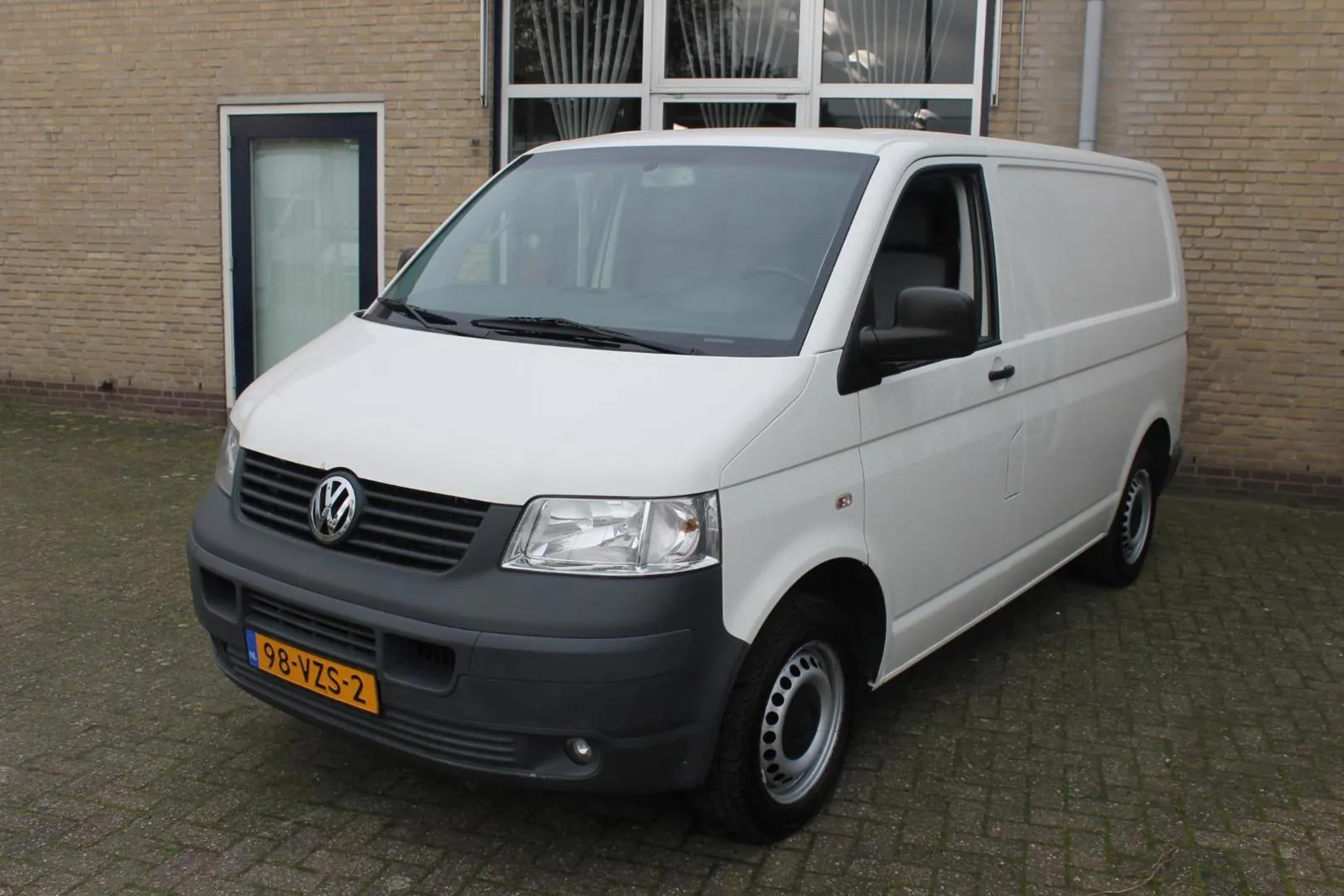 Volkswagen Transporter bestelbus huren bij Caron Verhuur